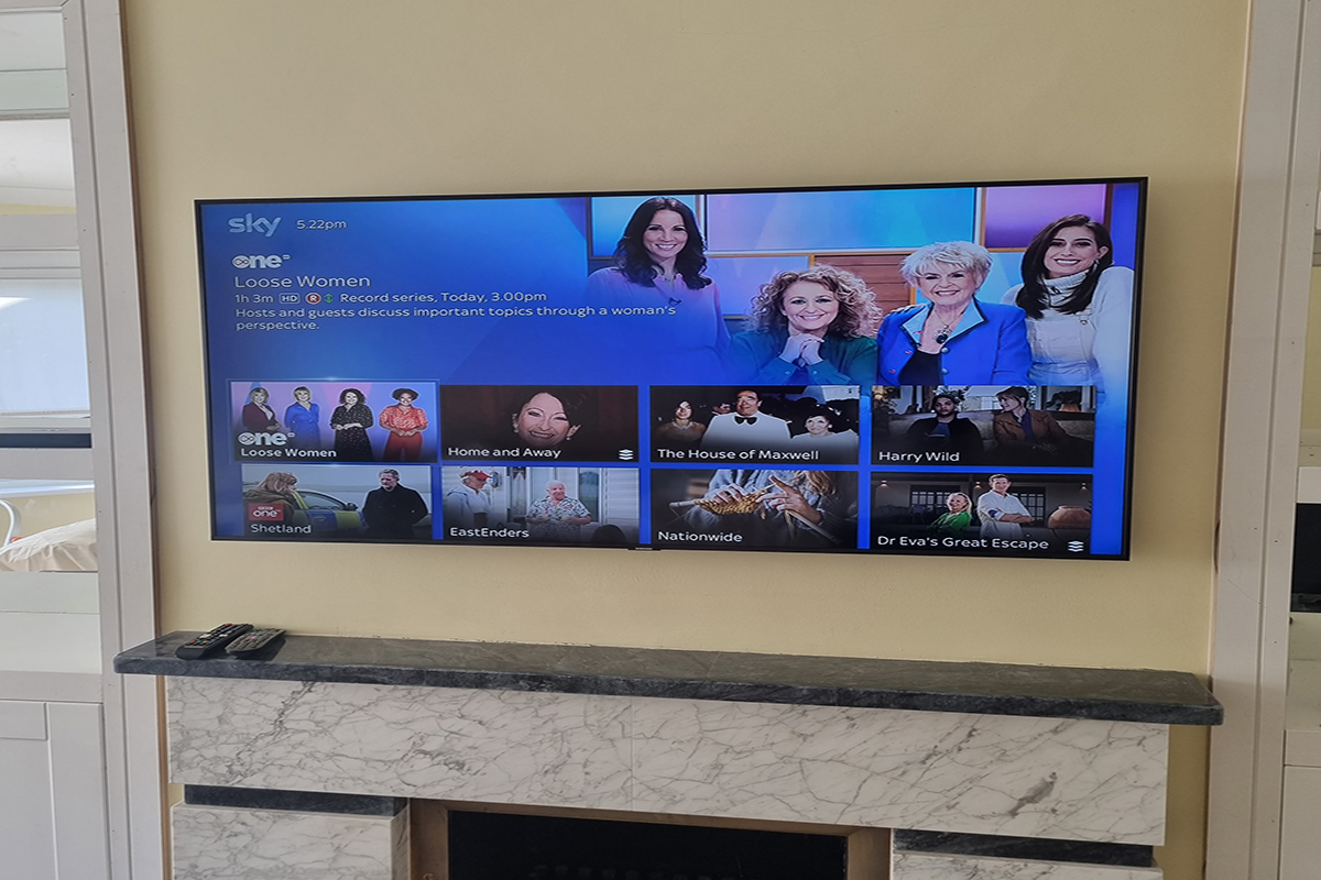 Professional television wall mounting installation