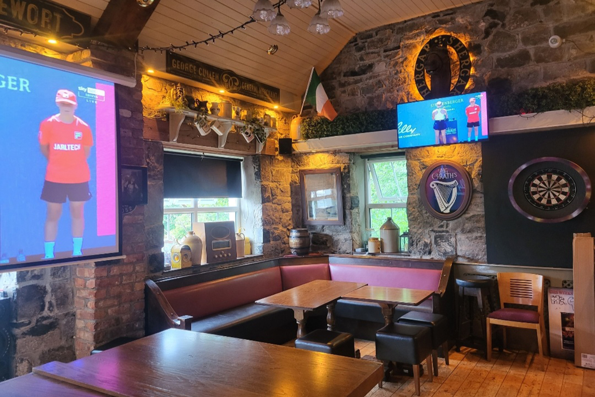 Commercial multi-screen television installation in a pub